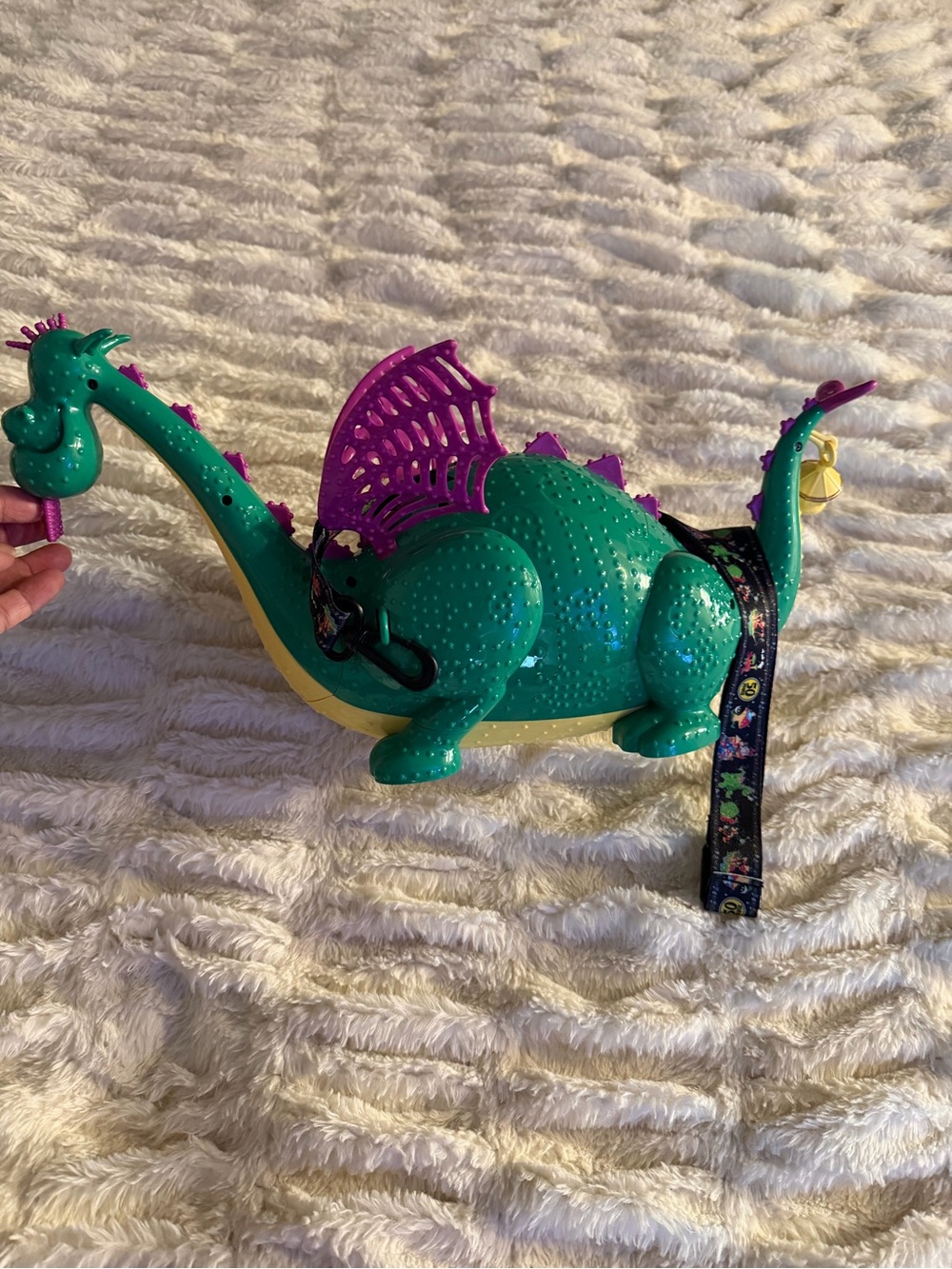 Disney Park Elliot light up popcorn bucket Green and Cream Dragon Figure